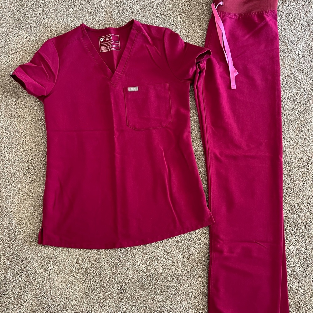 FIGS Burgundy Scrub Set